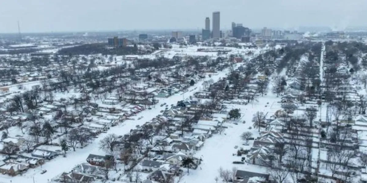 Tormenta invernal paraliza EE. UU. con apagones y miles de vuelos cancelados