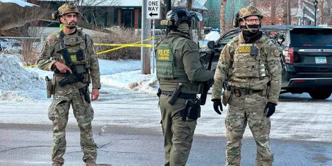 ICE es desafiado en Minneapolis; Trump responde con recorte presupuestal 