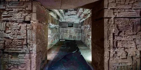 INAH hace historia. Descubre tumba zapoteca de más de mil 400 años en Oaxaca