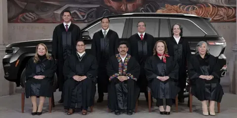 Sheinbaum respalda a la Corte por compra de camionetas blindadas: “Hubo ahorro millonario” | Mañanera del Pueblo 23 de Enero 2026