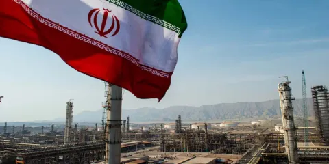 Trump impone arancel del 25% a países que negocien con Irán; Teherán advierte que está listo para guerra