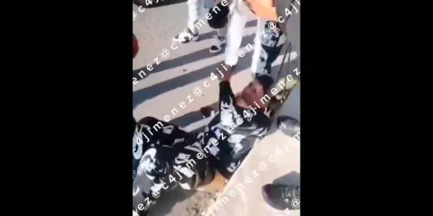 VIDEO. Vecinos de Coacalco someten y amarran a presunto asaltante tras ataque con cuchillo